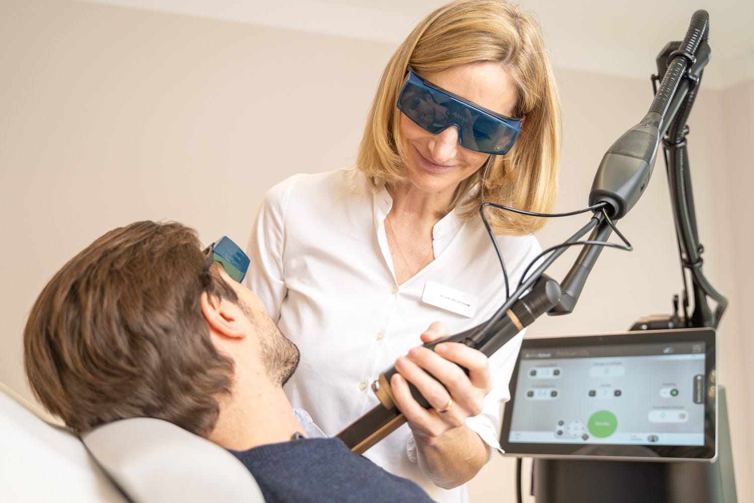 Lasertherapie – Dermatologie Phlebologie Altstadt München Dr. Kensy Dr. Bachmeier – Foto Rehbinder Lasertherapie - Dermatologie Phlebologie Altstadt München Dr. Kensy Dr. Bachmeier - Foto Rehbinder